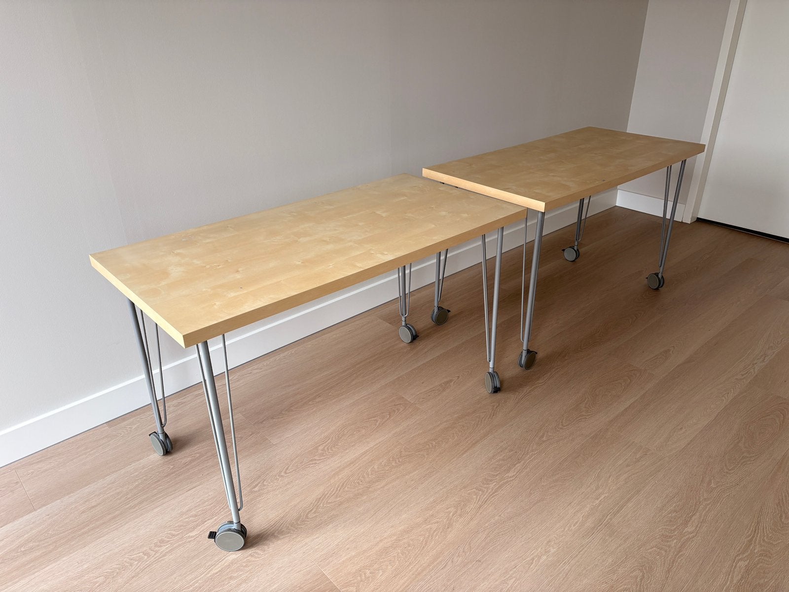 2x Vika Ikea tafels tafel verrijdbaar rolbaar met wielen, Ophalen, 100 tot 150 cm, 50 tot 100 cm, Zo goed als nieuw