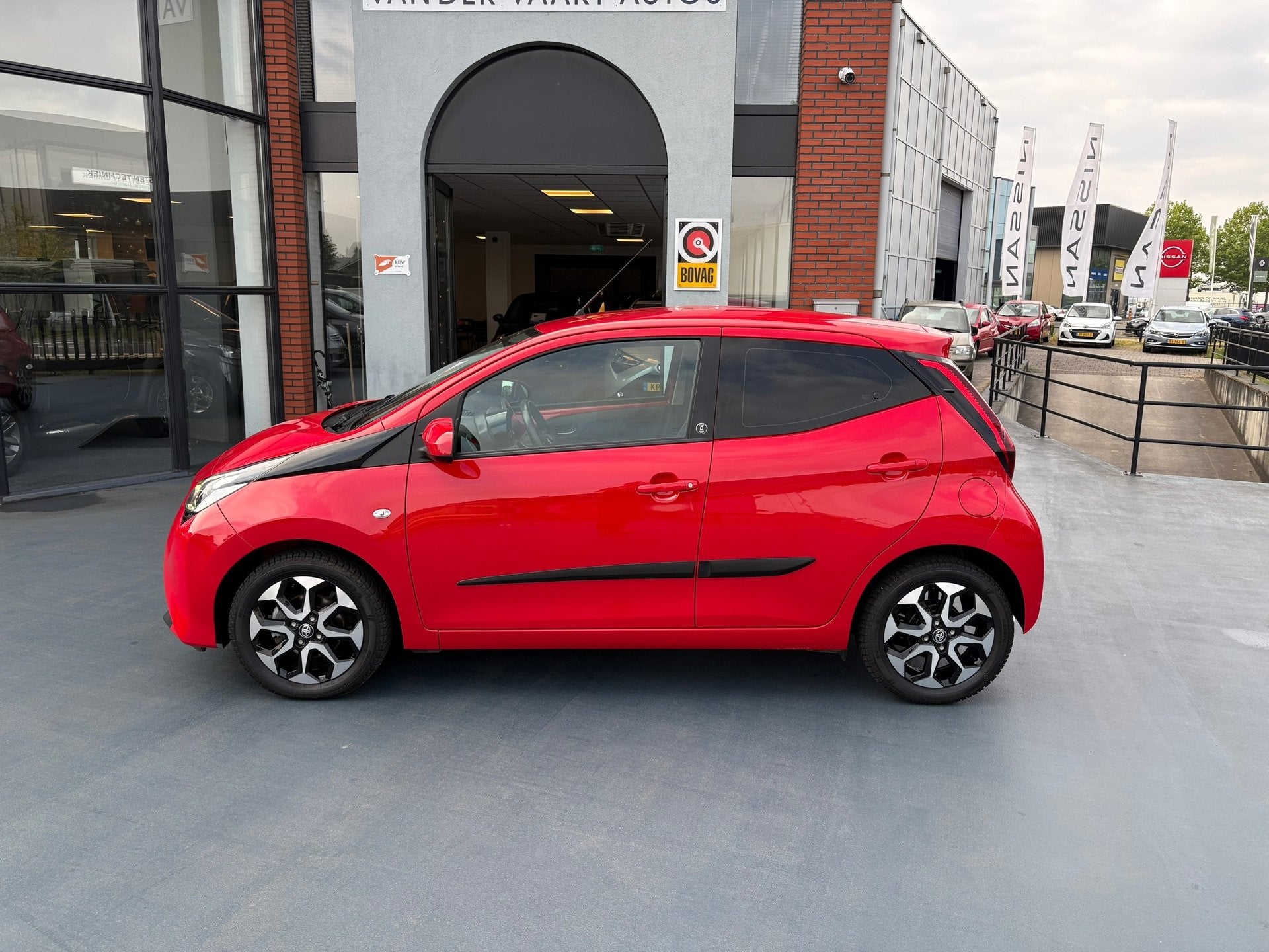 Toyota Aygo 1.0 VVT-i x-play AUTOMAAT LMV AIRCO, Auto's, Toyota, Gebruikt, Euro 6, 4 stoelen, 3 cilinders