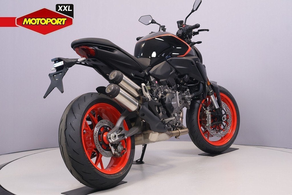 Ducati Monster, Bedrijf, Naked bike