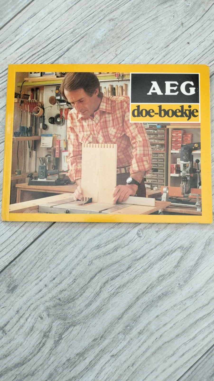 AEG doe-boekje: Praktische tips voor elektrisch gereedschap, Ophalen of Verzenden, Gelezen, Overige onderwerpen, AEG-TELEFUNKEN