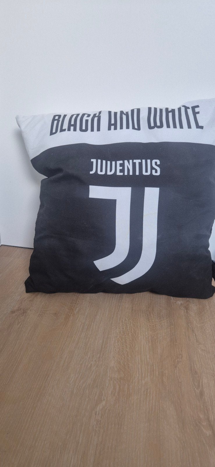 Juventus sierkussen - Zwart/Wit - Black and White, Huis en Inrichting, Ophalen, Overige merken, Gebruikt, Rugkussen