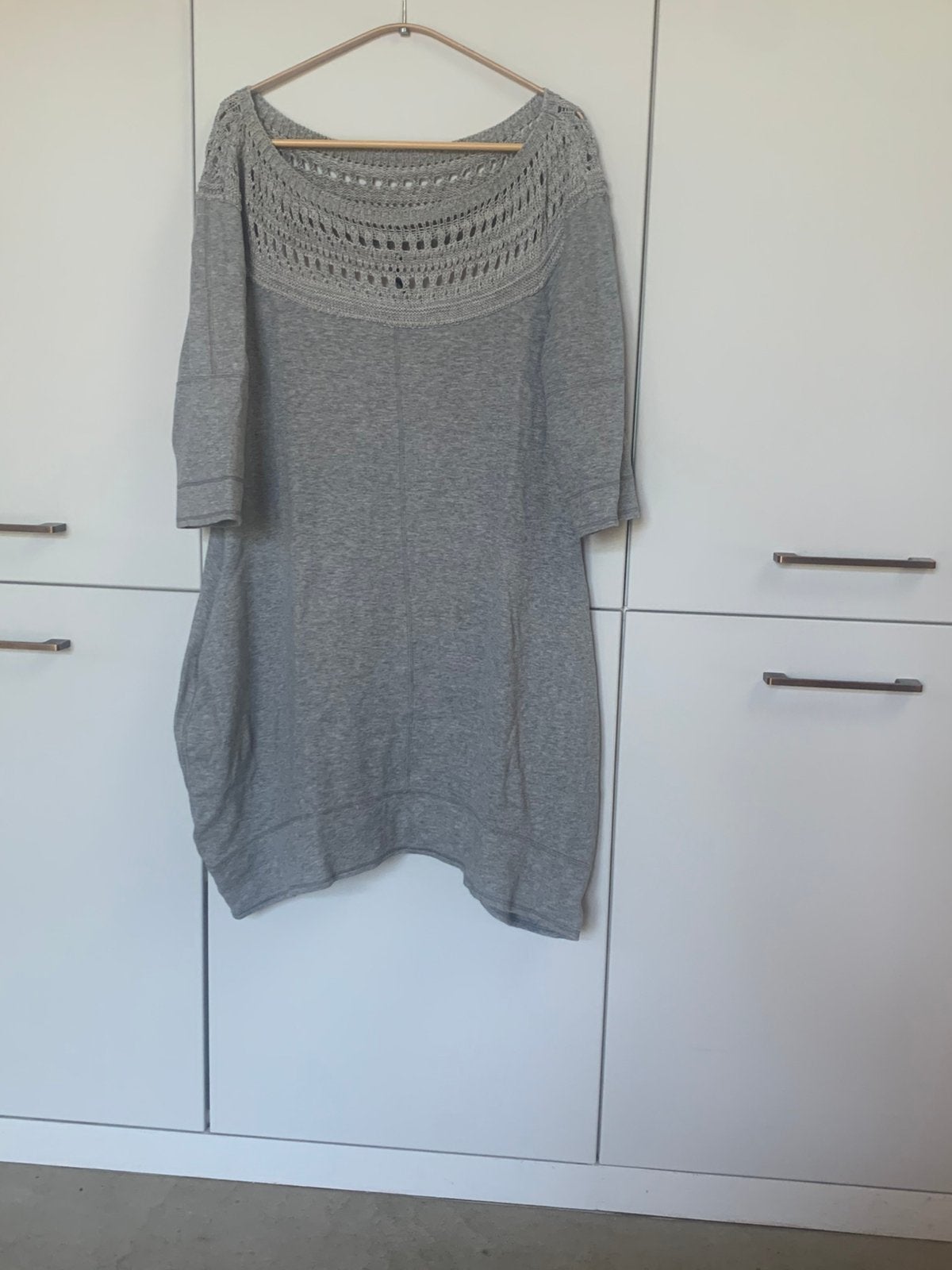 High Use tuniek/jurk en legging lichtgrijs L, Kleding | Dames, Maat 38/40 (M), Verzenden, Zo goed als nieuw, Grijs