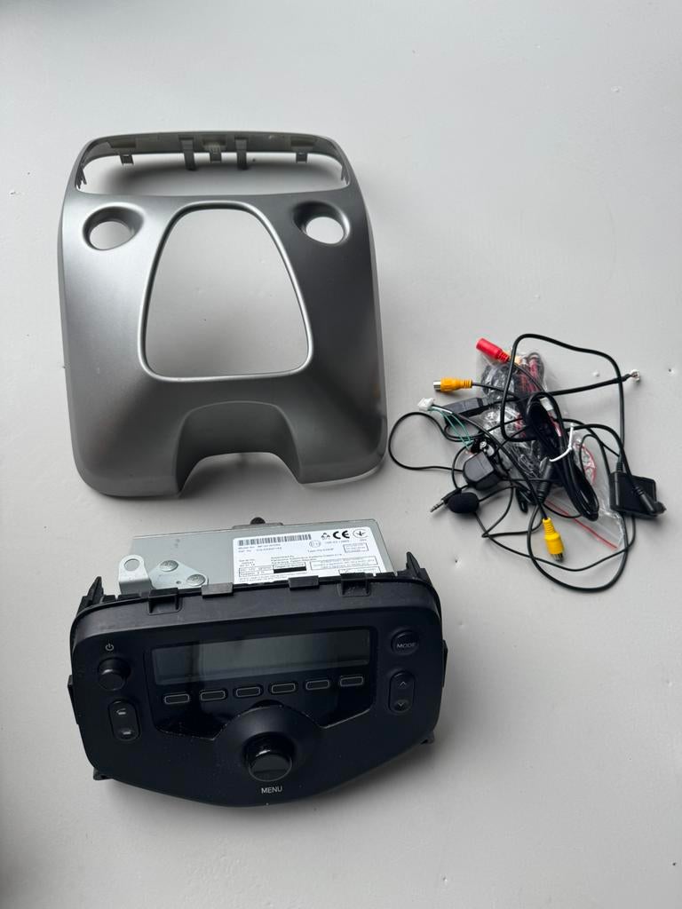 Autoradio peugeot 108, Auto diversen, Ophalen of Verzenden, Zo goed als nieuw