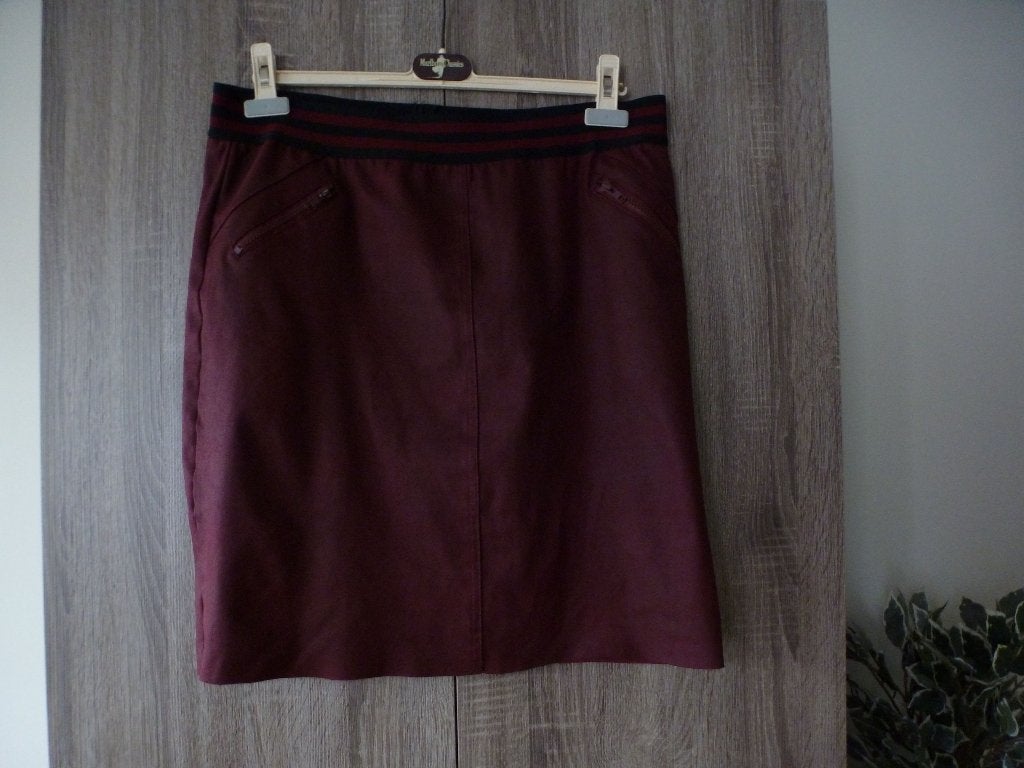 nieuw IMITATIE LEER burgundy NORAH rok 44 -GRATIS zend, Kleding | Dames, Rokken, Overige kleuren, Verzenden, Maat 42/44 (L), Nieuw