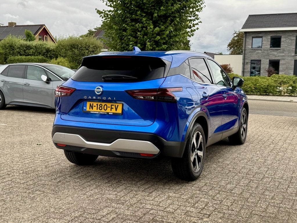 Nissan QASHQAI 1.3 MHEV 140PK Premiere Edition Panodak 360 c, Gebruikt, Euro 6, 4 cilinders, 700 kg
