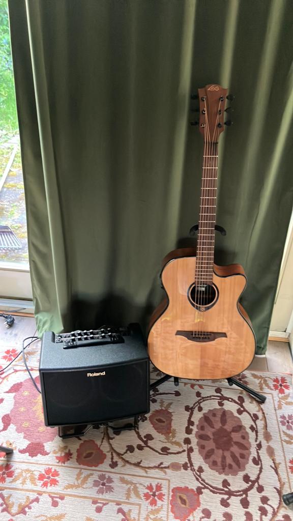 Compete set LAG Tramontane T80ACE + Roland AC60, Ophalen of Verzenden, Zo goed als nieuw, Western- of Steelstringgitaar, Met (piezo-)element