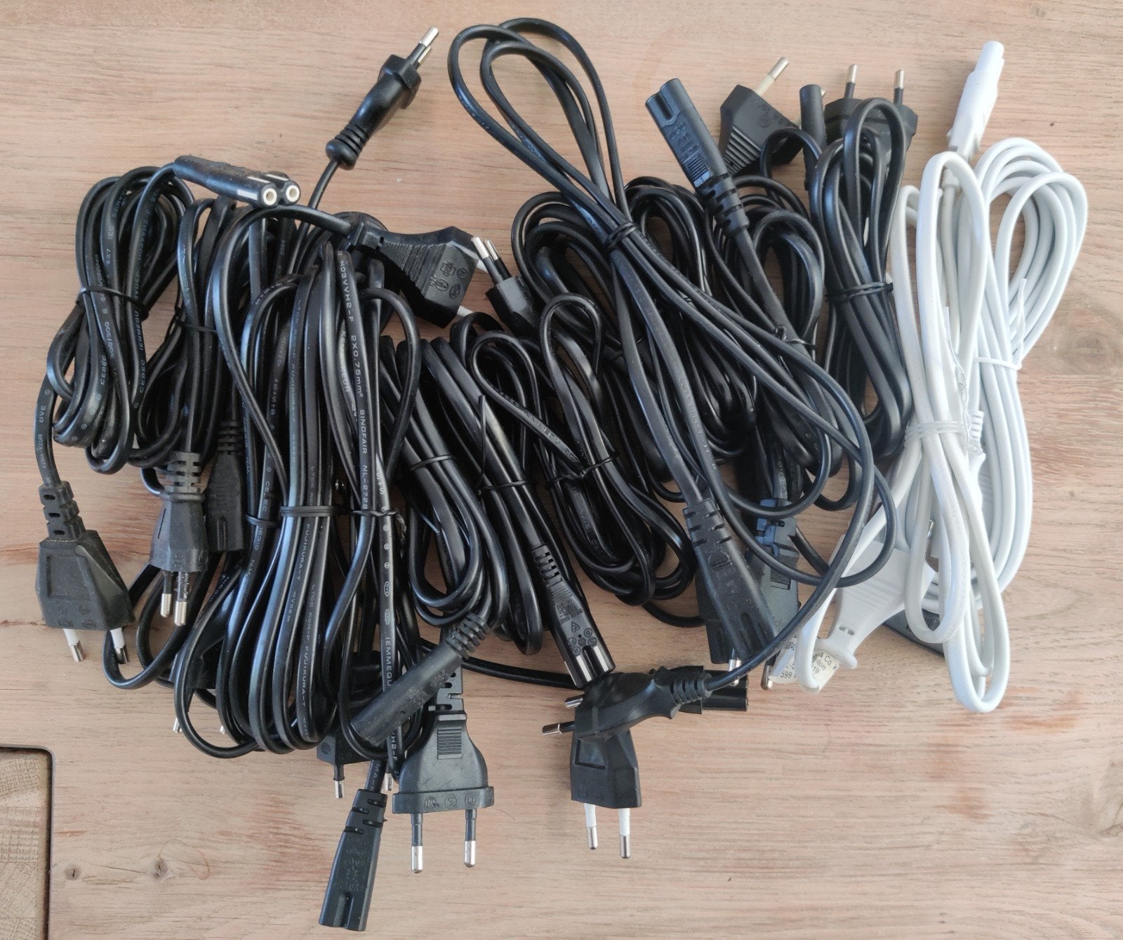 15 apparaatsnoeren  C7 (eurostekker), Ophalen of Verzenden, Zo goed als nieuw
