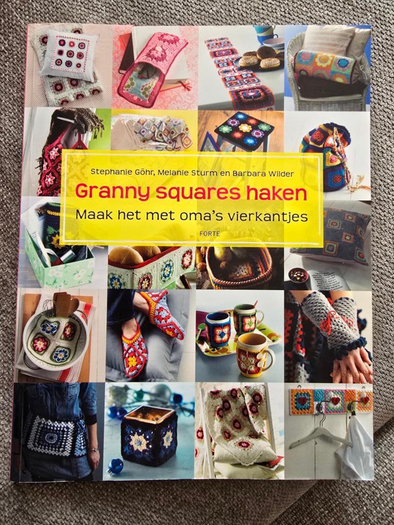 Granny Squares Haken: Maak het met oma's vierkantjes, Ophalen of Verzenden, Zo goed als nieuw, Breien en Haken, Stephanie Gönr, Melanie Sturm en Barbara Wilder