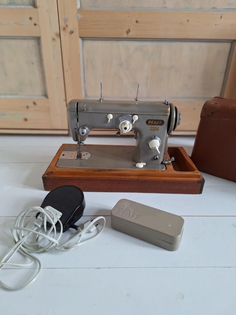 Pfaff 230, Hobby en Vrije tijd, Naaimachines en Toebehoren, Ophalen, Zo goed als nieuw, Naaimachine, Pfaff