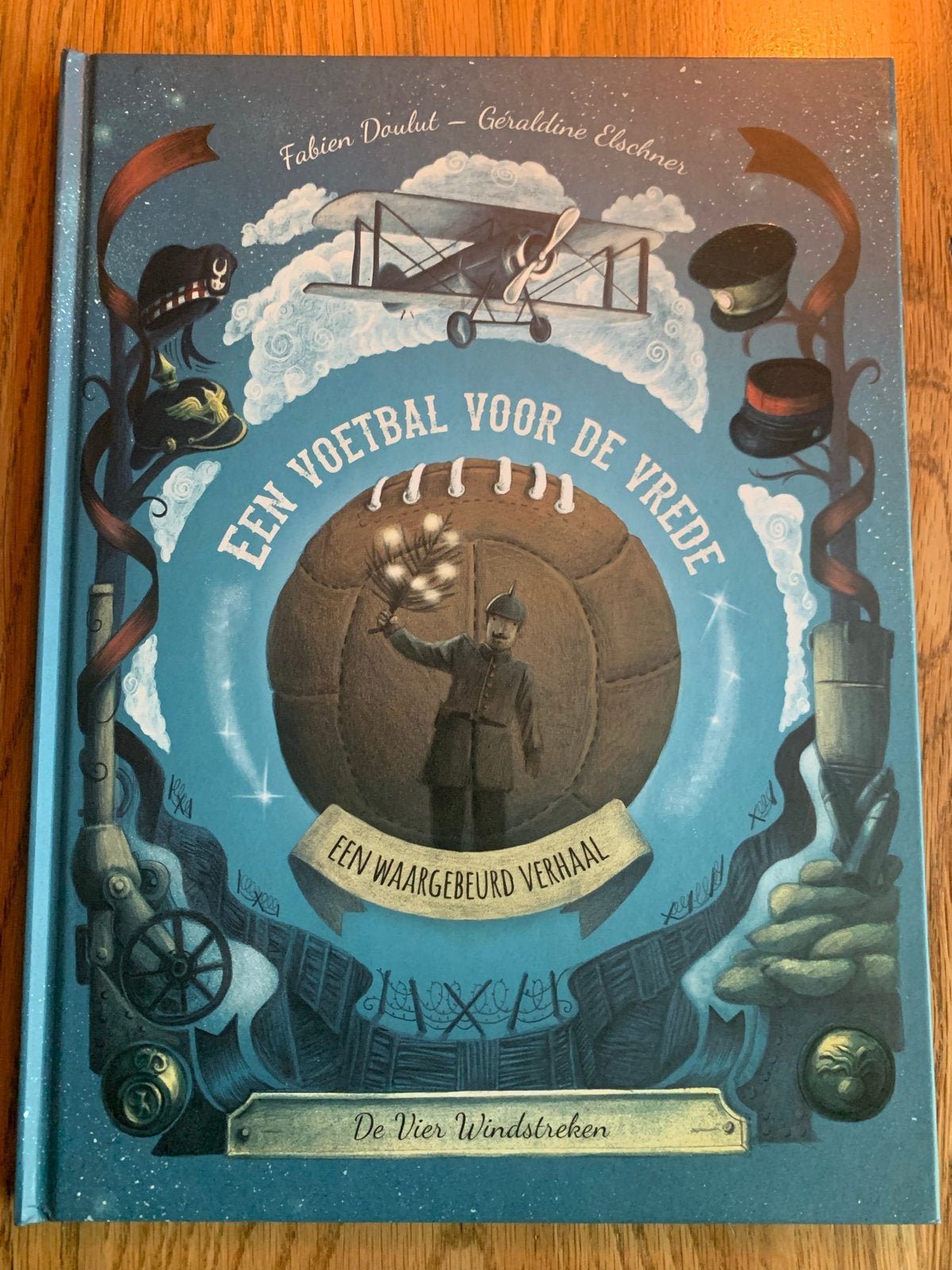 Een Voetbal voor de Vrede - Prentenboek, Ophalen of Verzenden, Nieuw, Non-fictie