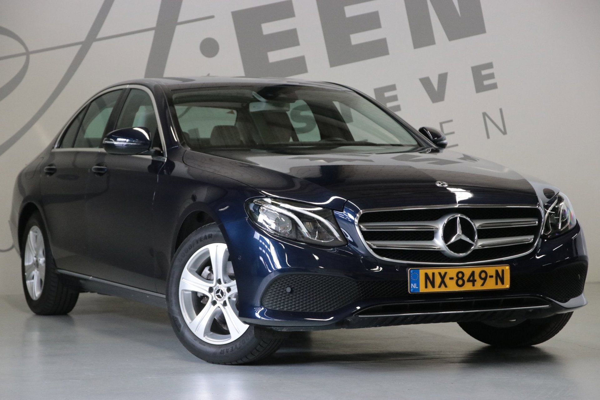 Mercedes-Benz E-klasse 200 Apple carplay/Achteruitrijcamera/, Automaat, Achterwielaandrijving, Gebruikt, 4 cilinders