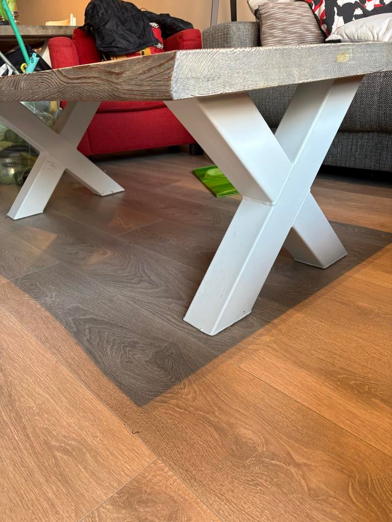 Salontafel met robuust houten blad en stalen kruispoot, Ophalen, Gebruikt, 100 tot 150 cm, 50 tot 100 cm
