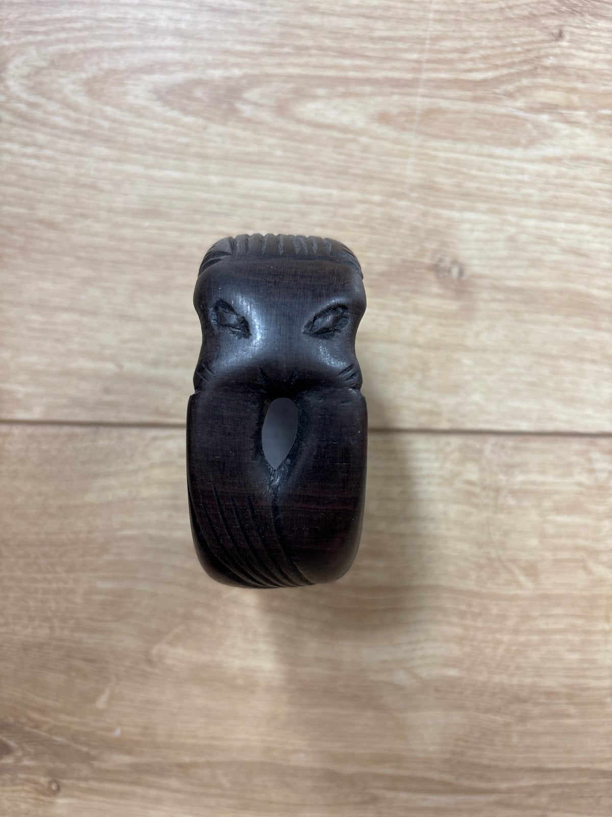 Unieke handgesneden houten armband met gezicht, Sieraden, Tassen en Uiterlijk, Armbanden, Ophalen of Verzenden, Gebruikt, Overige kleuren