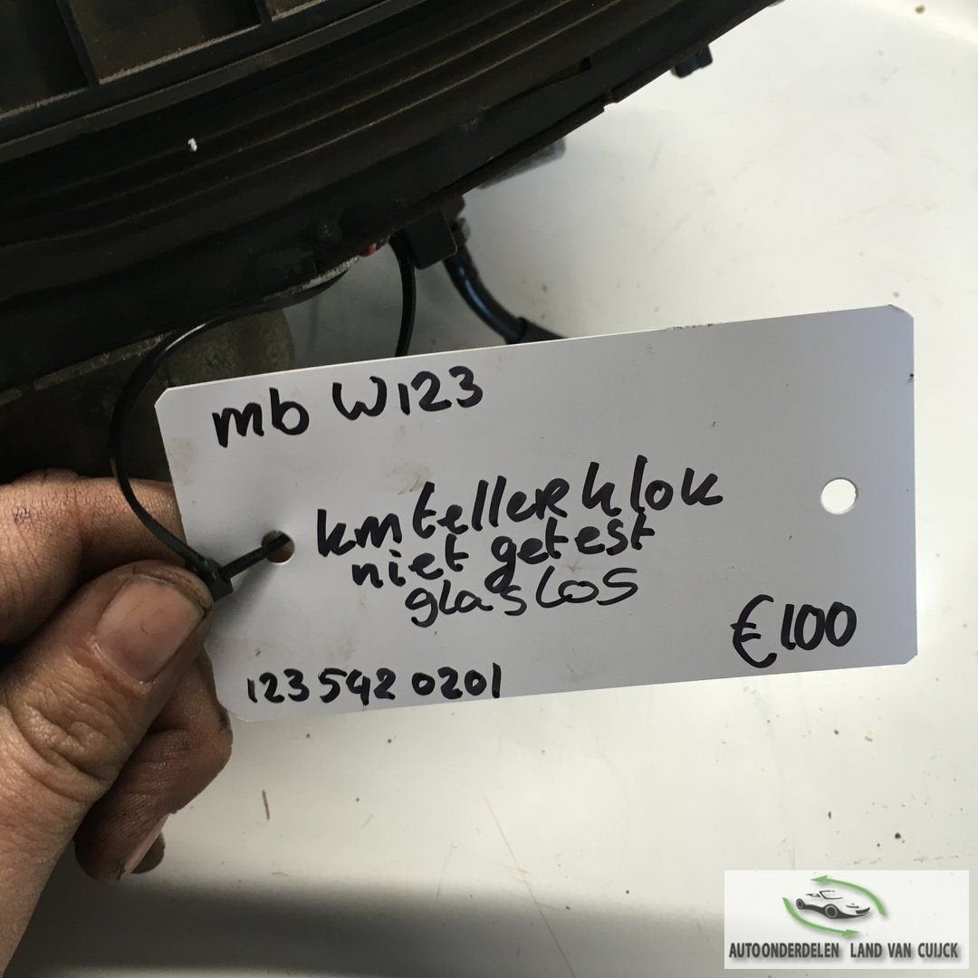 Mercedes W123 Km Tellerklok 123 542 0201  (glas los )