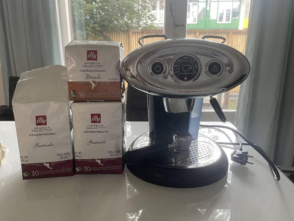 Coffee machine with capsules, Overige typen, Koffiemachine, Ophalen of Verzenden, Zo goed als nieuw