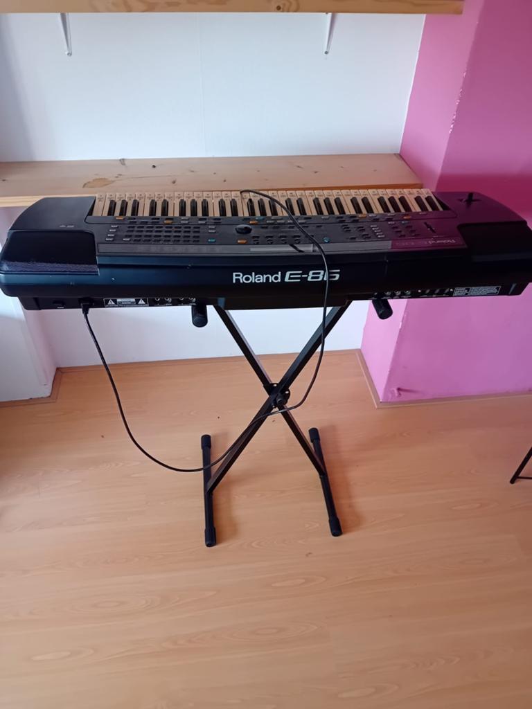 Roland E-86 Intelligent Synthesizer - Werkt perfect, Muziek en Instrumenten, Keyboards, Roland, Ophalen of Verzenden, Midi-aansluiting