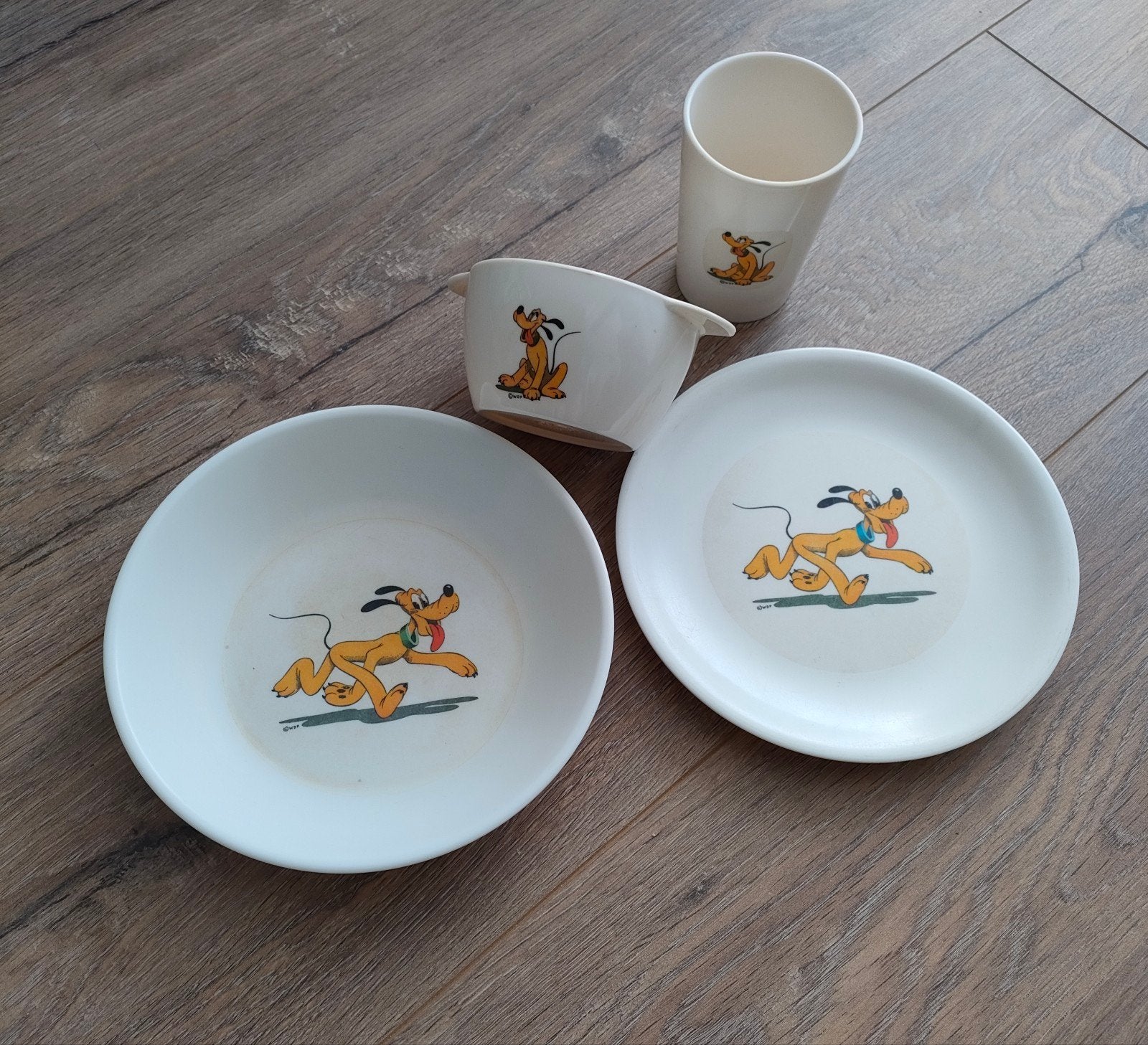 Vintage jaren '70 baby ontbijt setje met afbeelding Pluto., Verzamelen, Ophalen of Verzenden, Gebruikt, Gebruiksvoorwerp