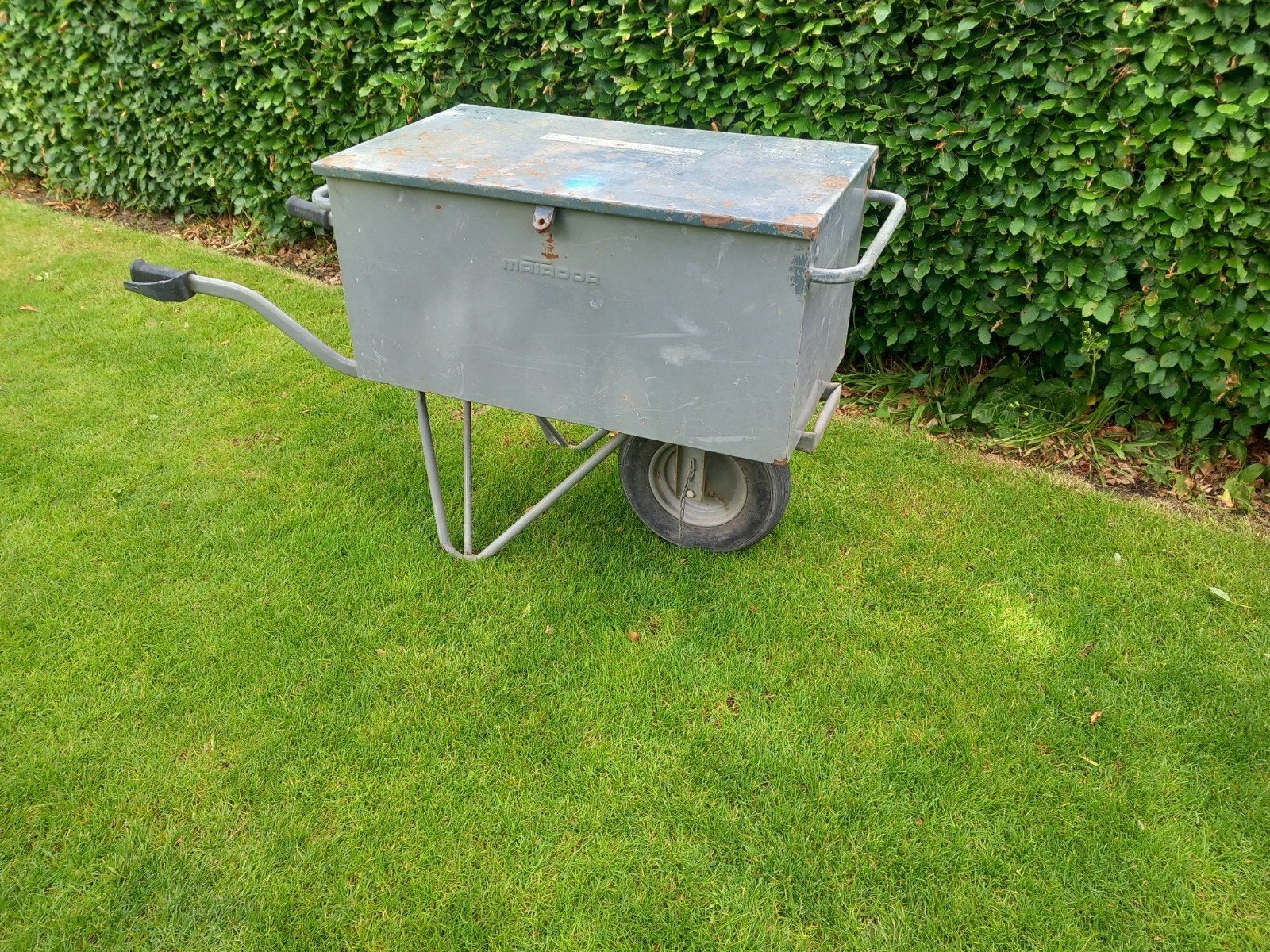 Gereedschaps kruiwagen, Ophalen