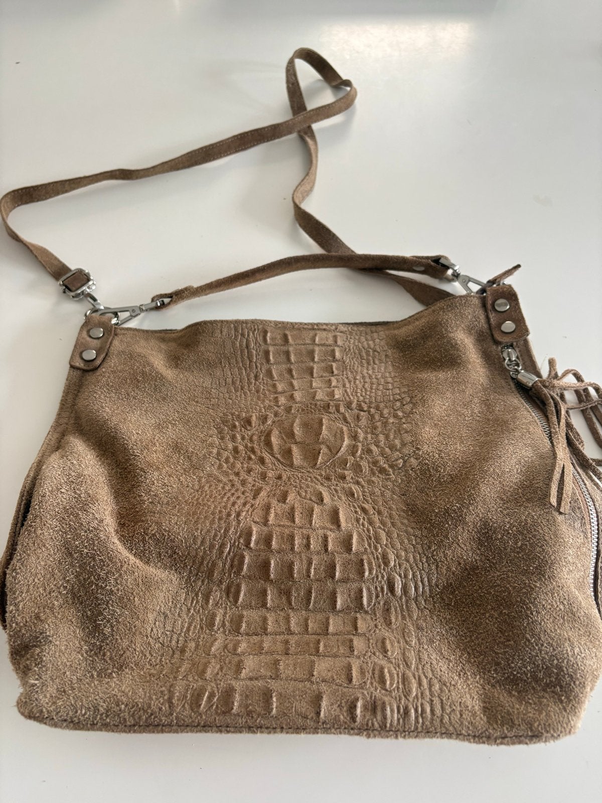 Suède schoudertas met krokodillenprint - Made in Italy, Ophalen of Verzenden, Zo goed als nieuw, Bruin, Schoudertasje