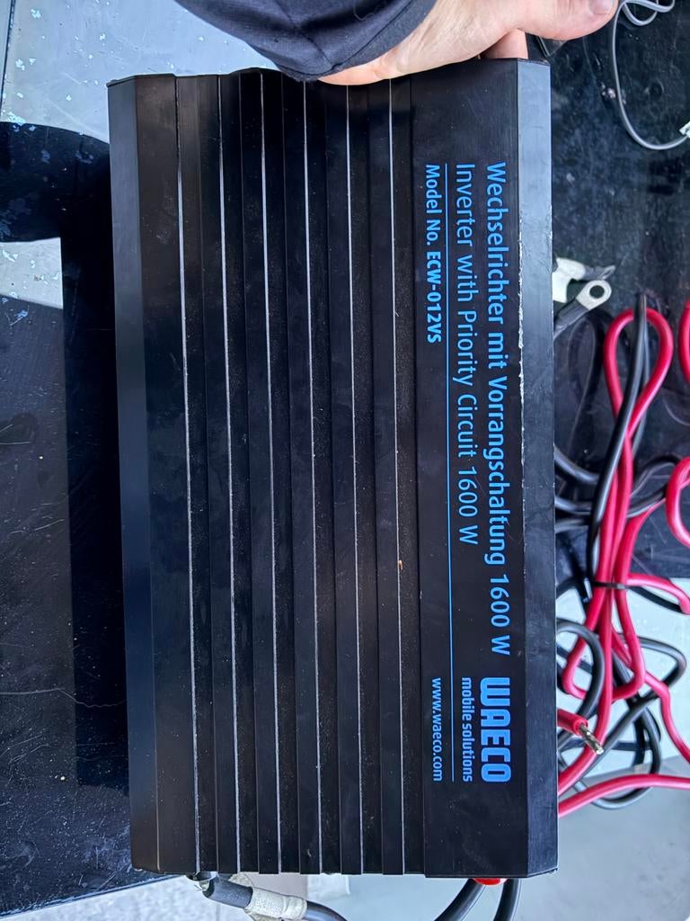 Waeco 1600W Omvormer 12V naar 230V met Voorrangsschakeling, Doe-het-zelf en Verbouw, Elektra en Kabels, Zo goed als nieuw, Overige typen