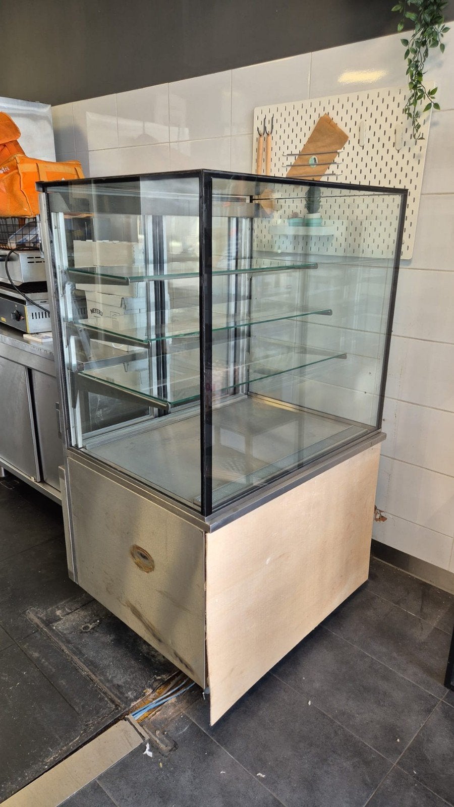 Koelvitrine - Perfect voor gekoelde presentatie, Ophalen, Minder dan 85 cm, Minder dan 75 liter, Zonder vriesvak