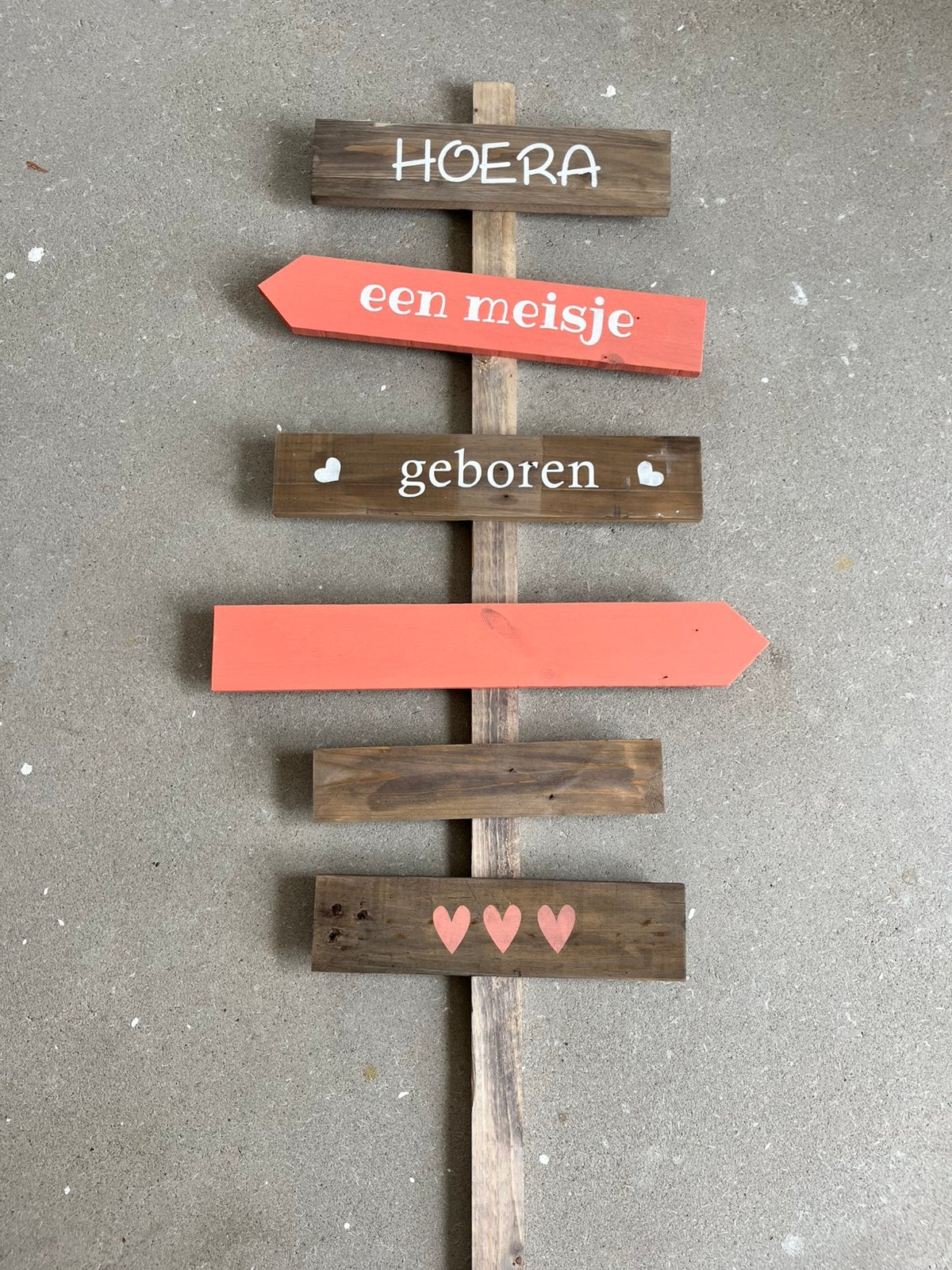 Geboortebord wegwijzer hout, koraalroze, Ophalen, Zo goed als nieuw