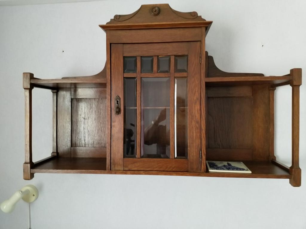 Kastje voor aan de muur, Ophalen