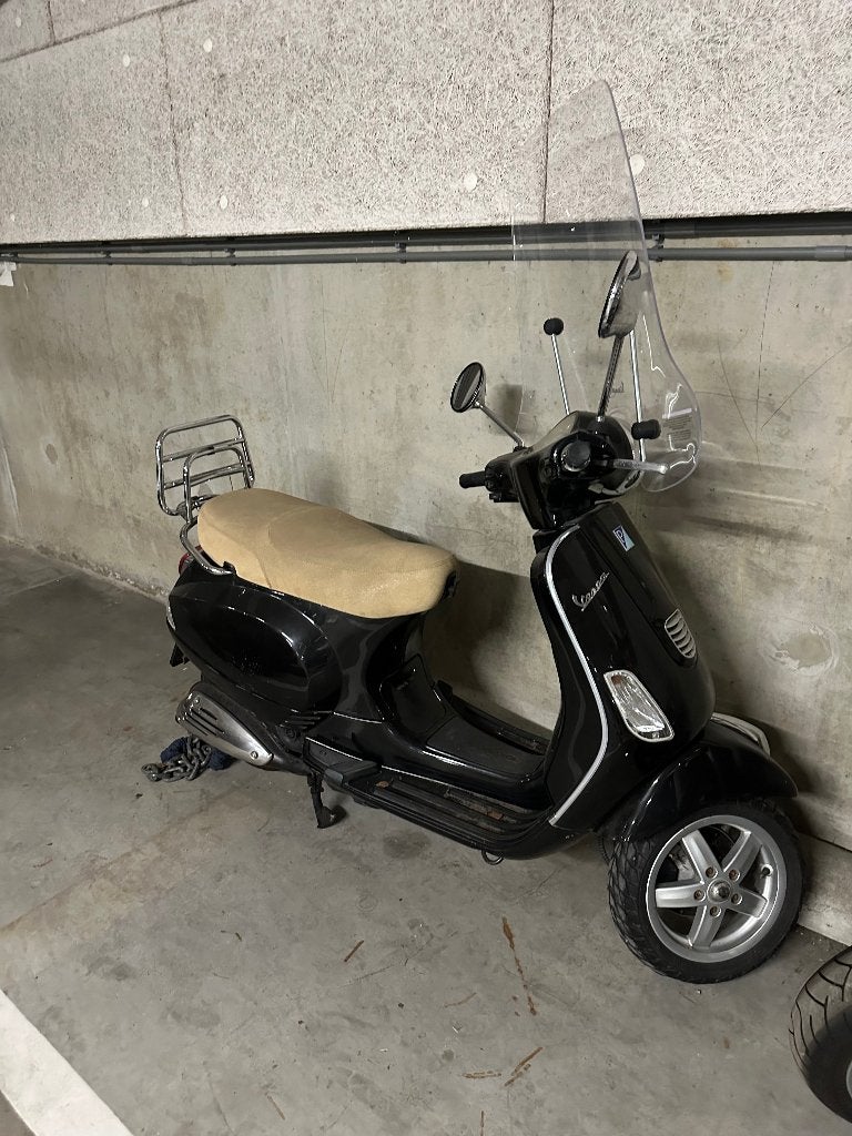 Vespa C38 2014 50cc-bromf. (25 km/u) windscherm, nieuwe accu, Ophalen, Gebruikt, Overige modellen, Benzine