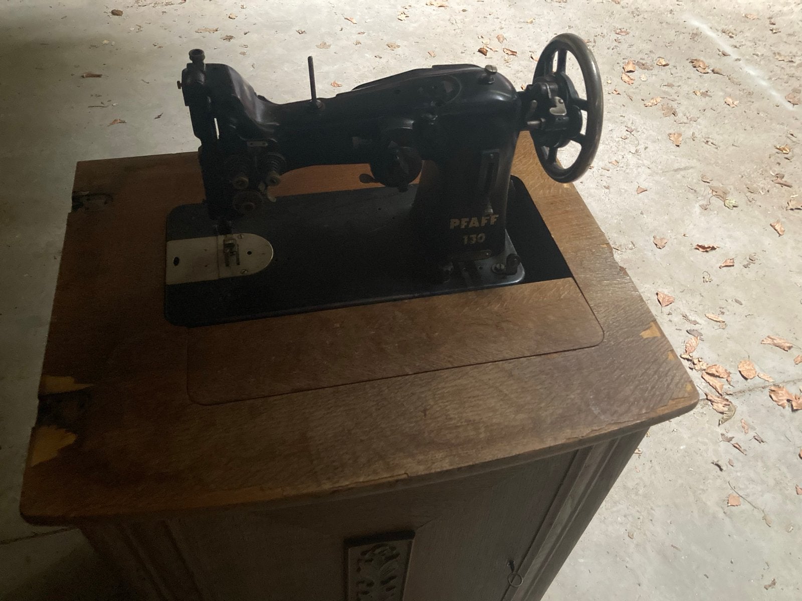Antieke Pfaff 130 naaimachine in houten kast, Ophalen