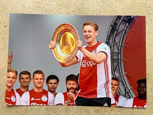 Org kl foto 20x30 cm 20x30 cm F de Jong+Ajax kampioensschaal, Verzamelen, Verzenden, Nieuw, Ajax, Poster, Plaatje of Sticker