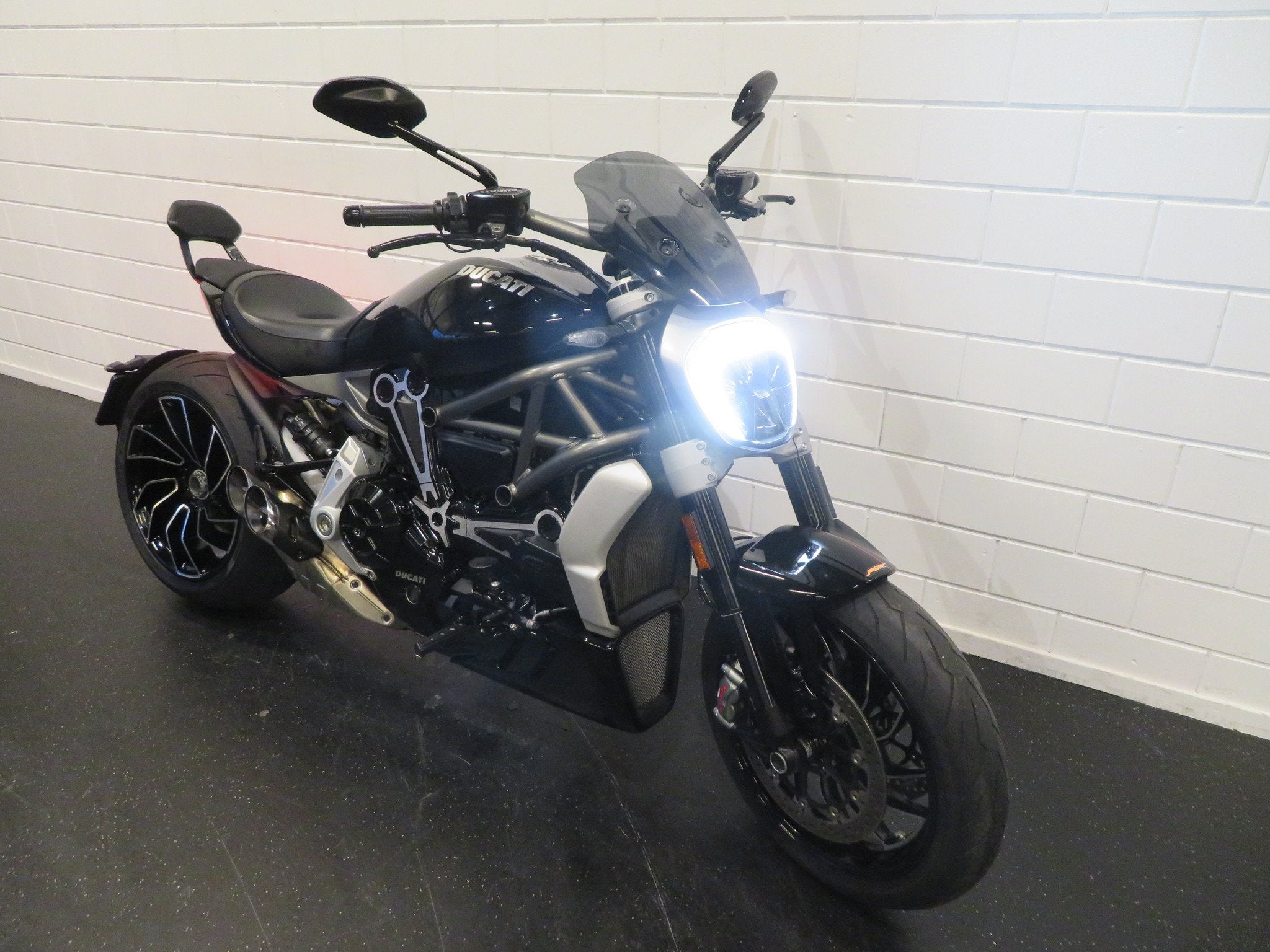 Ducati XDIAVEL X DIAVEL S VELE EXTRAS (bj 2016), Bedrijf, 1262 cc, Naked bike