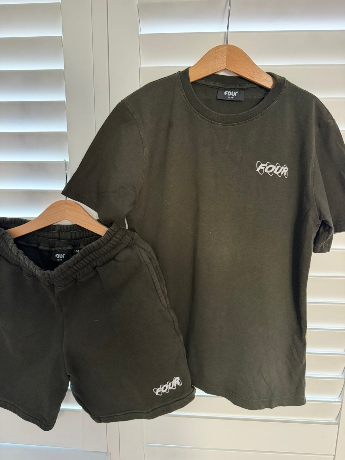 FOUR Set: T-shirt en Short voor Jongens (Maat 10 jaar), Ophalen of Verzenden, Gebruikt, Jongen