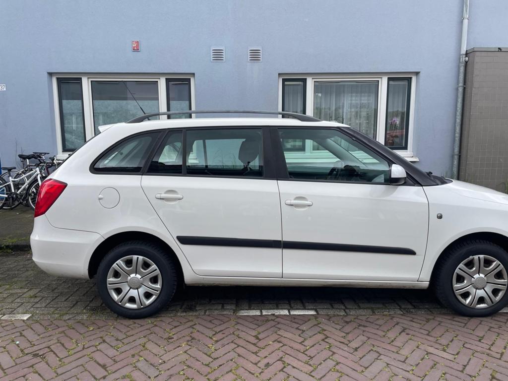 Skoda Fabia 1.2 TSI 63KW Combi 2011 Wit, Auto's, Voorwielaandrijving, 450 kg, 40 €/maand, 4 cilinders