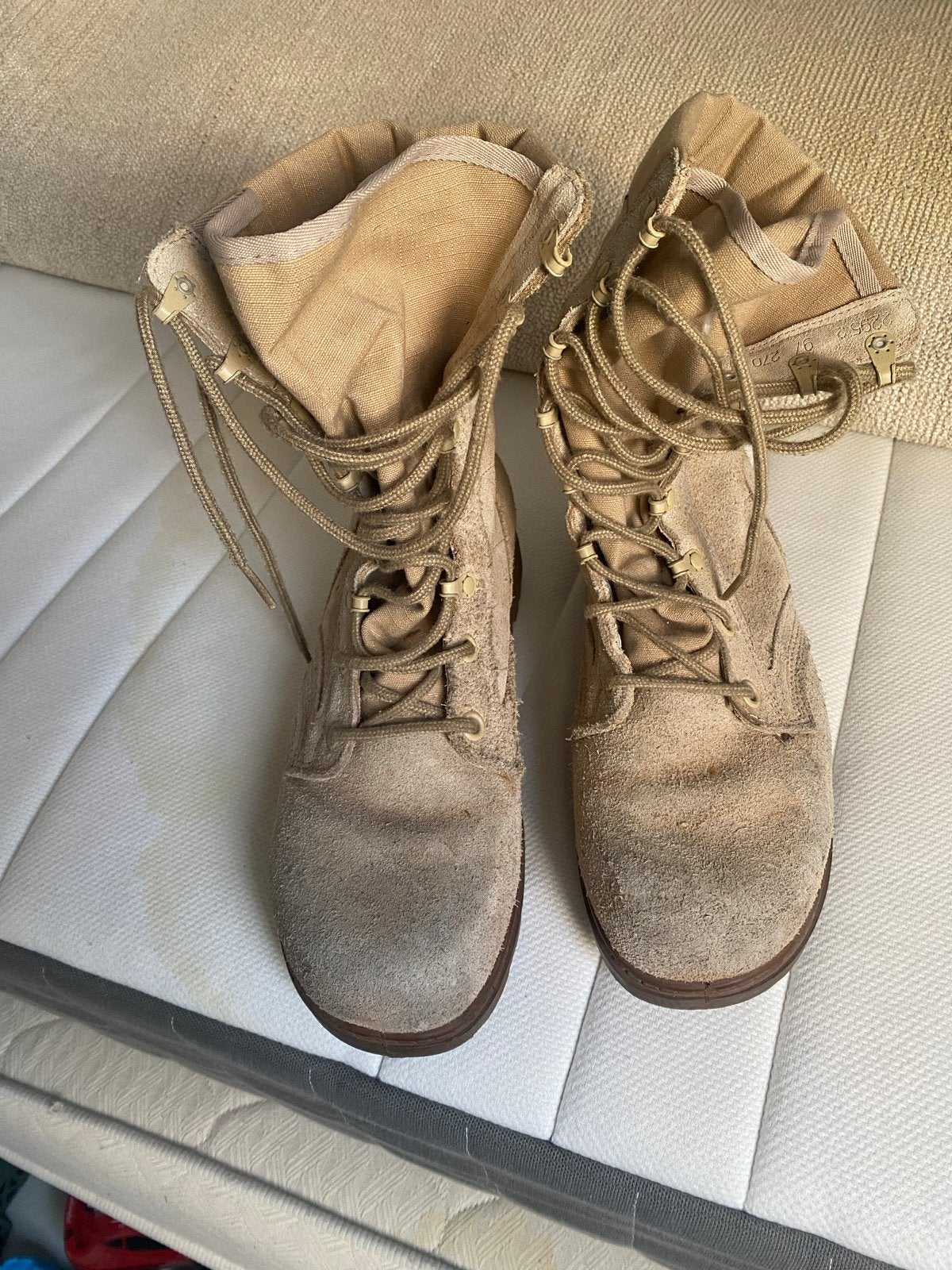 Beige legerkisten - Maat 42/43 - Gedragen, Kleding | Heren, Schoenen, Overige kleuren, Boots, Ophalen of Verzenden, Gedragen