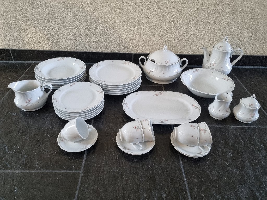 38 delig porselijnen servies "Winterling Röslau"., Overige merken, Klassiek, Ophalen of Verzenden, Zo goed als nieuw