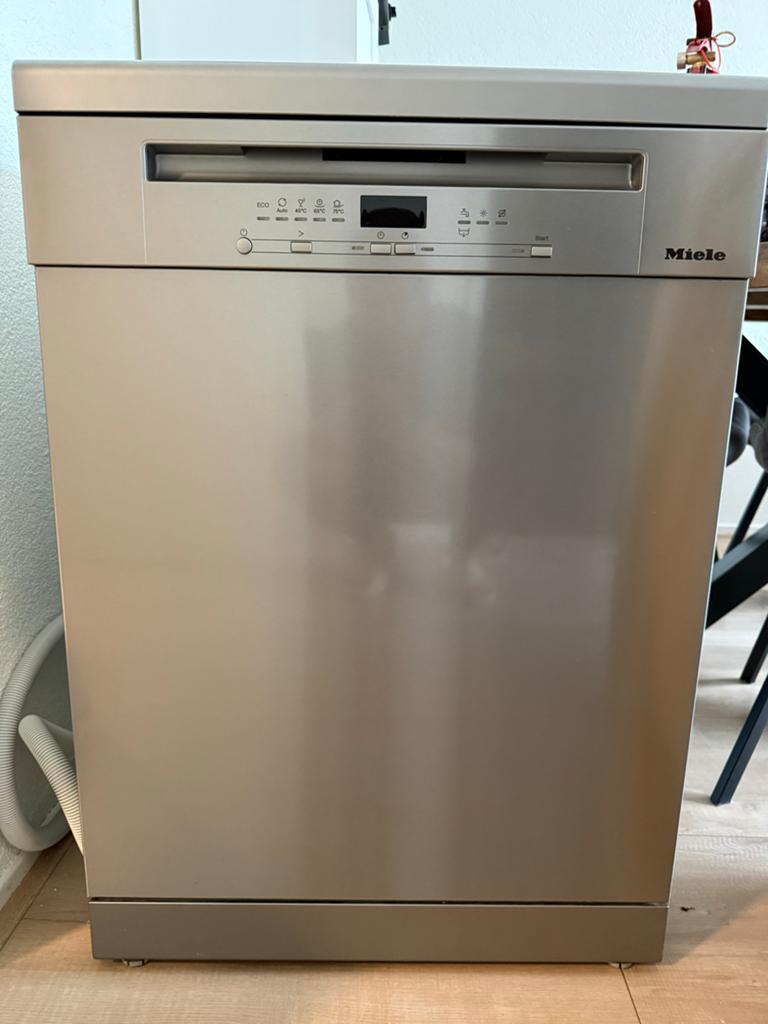 Miele Vrijstaande Vaatwasser MIELE G 5222 SC CLEANSTEEL, Ophalen, 60 cm of meer, Zo goed als nieuw, Energieklasse A of zuiniger