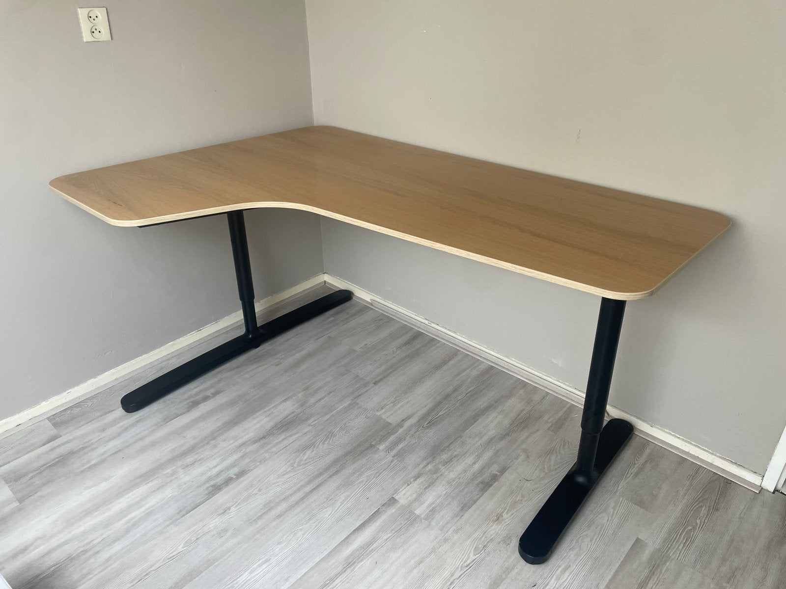 IKEA Bekant bureau - Hoekbureau - Zo goed als nieuw, Ophalen, Spaanplaat of MDF, Hoekbureau, Bruin