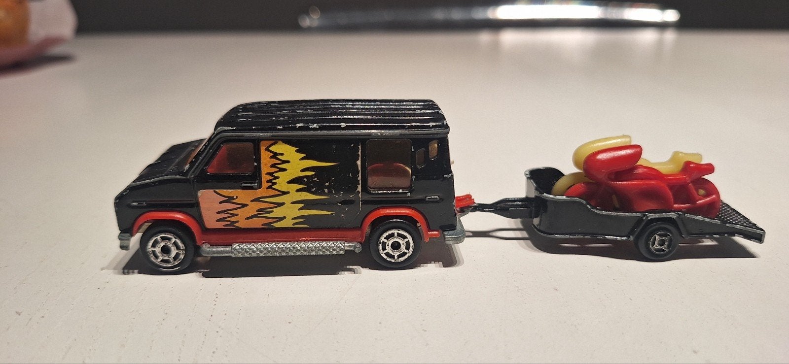 Majorette US Van met aanhanger en motoren, Ophalen of Verzenden, Gebruikt