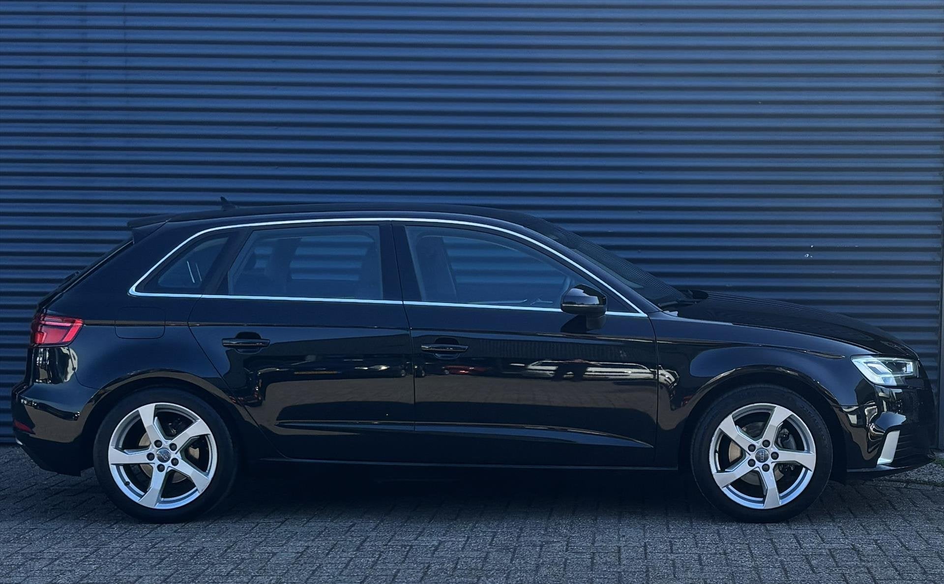 Audi A3 Sportback 1.0 TFSI 116pk Climate/Cruise/Trekhaak, Auto's, Gebruikt, Euro 6, Zwart, Origineel Nederlands