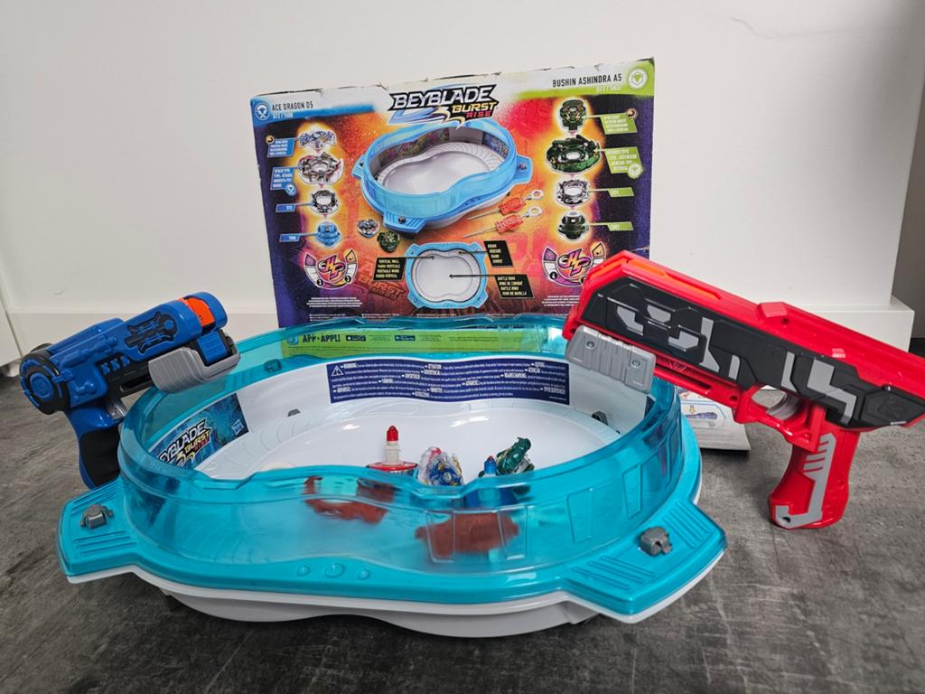 Beyblade complete set (als nieuw), Ophalen of Verzenden, Zo goed als nieuw