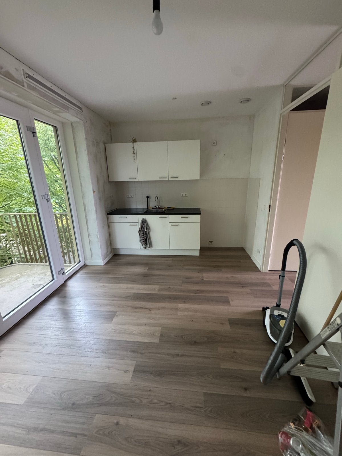 Licht grijstint laminaat vloer 30 m2, Huis en Inrichting, Ophalen, Gebruikt, 25 tot 50 m², Grijs