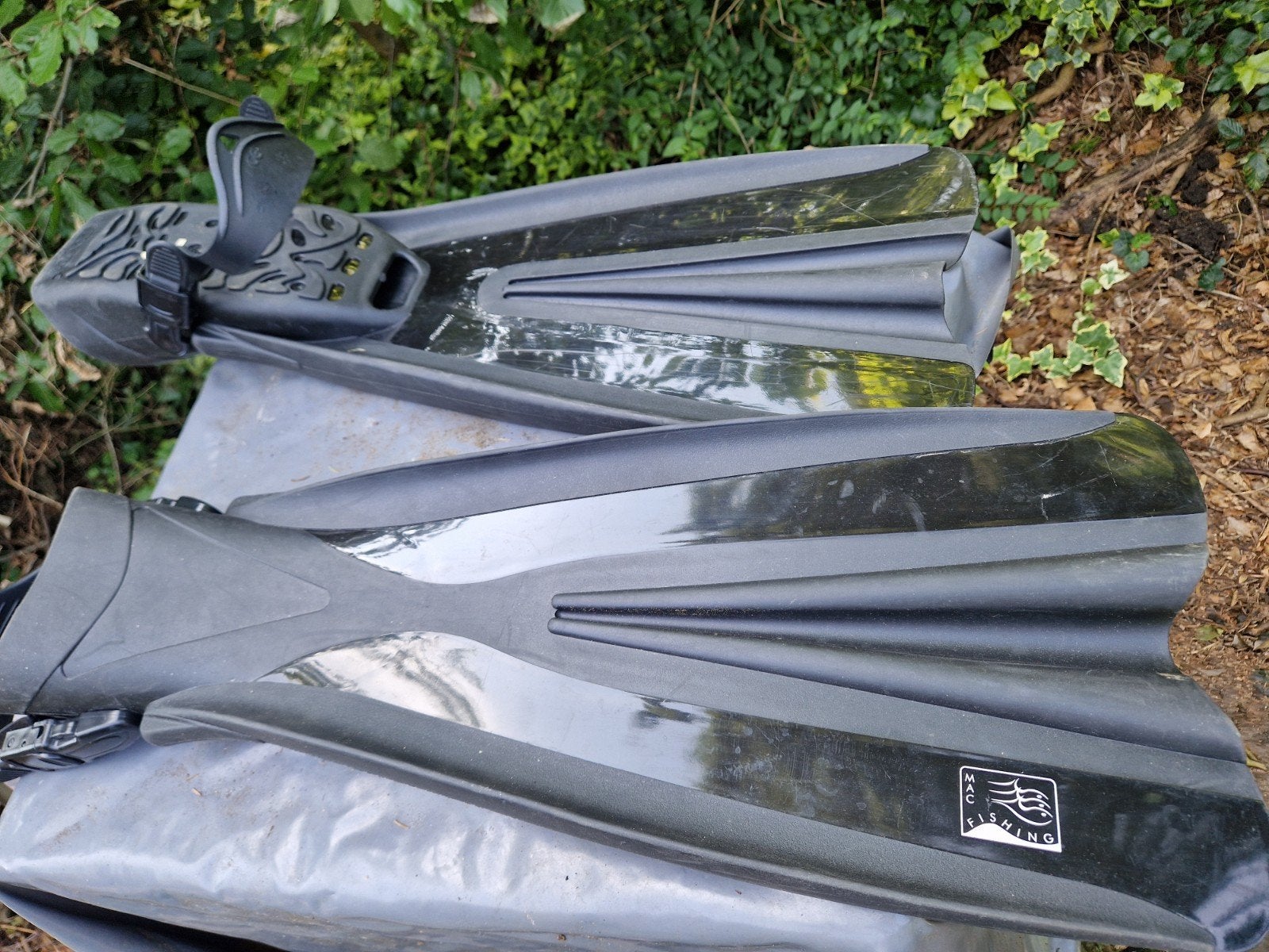 mac bellyboat flipper, 1 kapot 1 perfect als reserve, Ophalen, Minder dan 1 meter, Parasolvoet