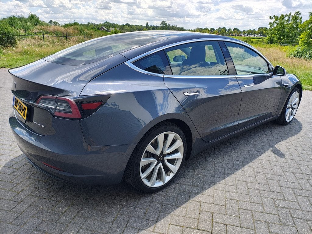 Tesla Model 3 Long Range AWD 75kWh 19"Lmv Autopilot Panorama, Auto's, Tesla, 1831 kg, 462 pk, Zilver of Grijs, 84 €/maand