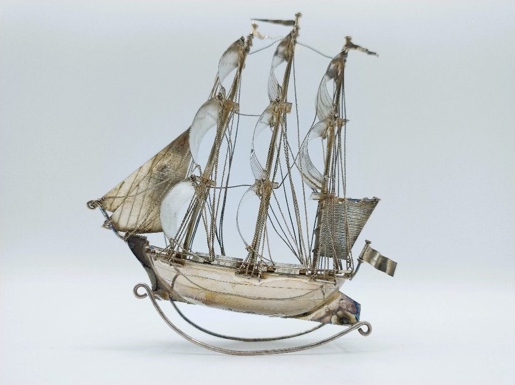 Zilveren miniatuur, driemaster, J. Verhoogt, Hoorn, ca. 1910, Antiek en Kunst, Ophalen of Verzenden, Zilver