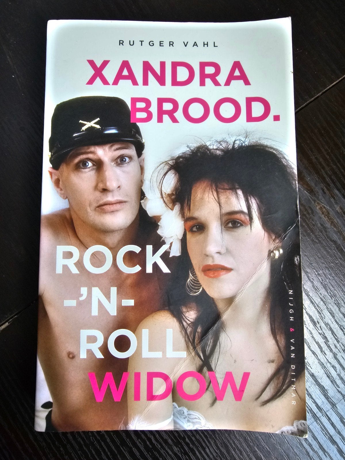 Xandra Brood - Rock-'n-Roll Widow (Rutger Vahl), Ophalen of Verzenden, Gelezen, Rutger Vahl