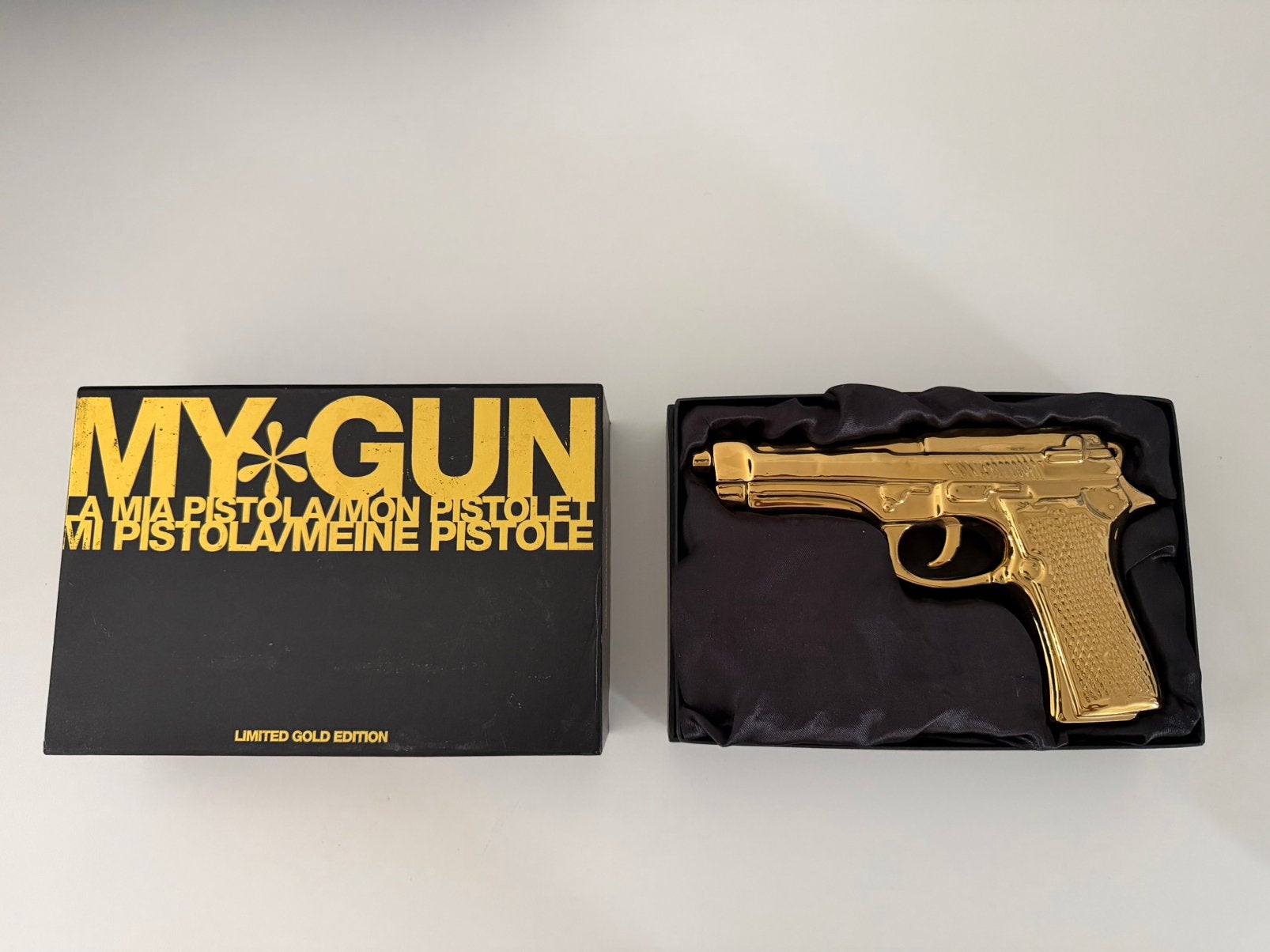 Memorabilia Gold My Gun, Ophalen of Verzenden