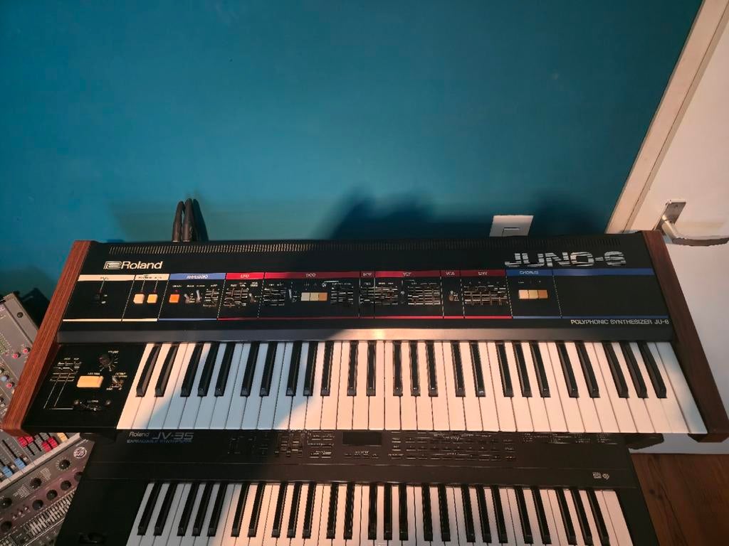 Roland Juno 6, Ophalen, Zo goed als nieuw, 61 toetsen, Roland
