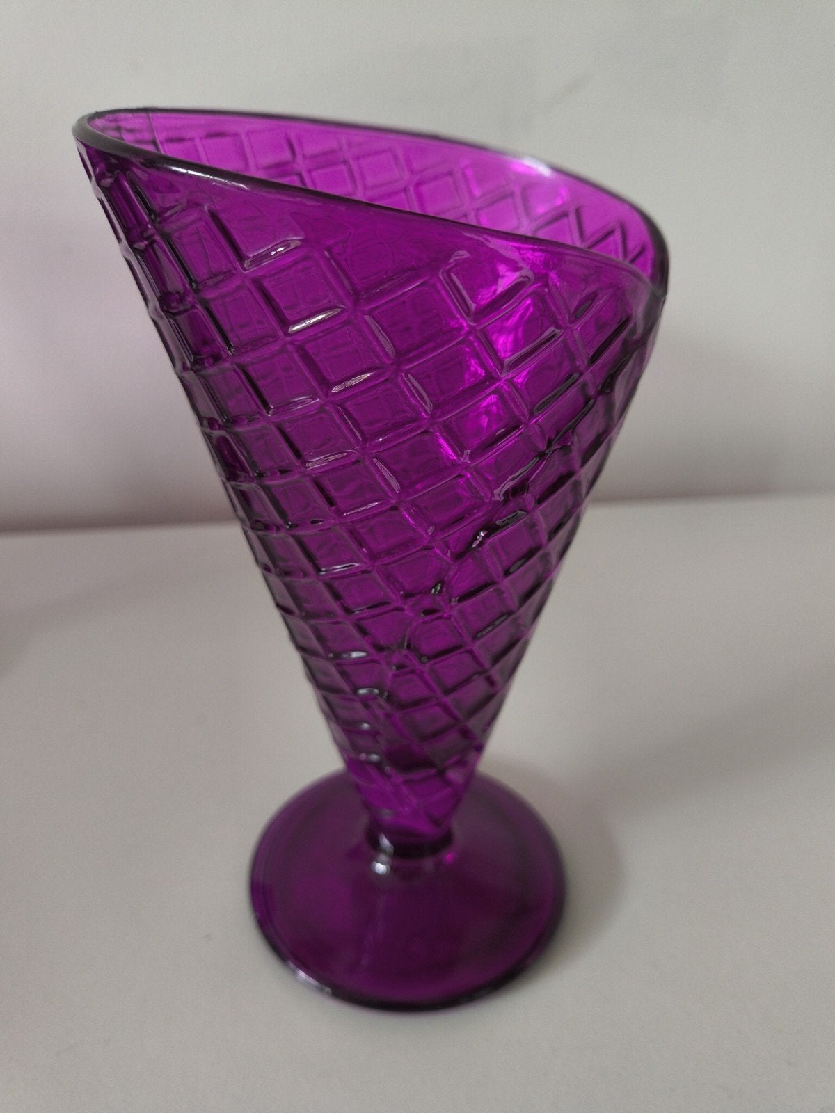 Bormioli Rocco glazen ijscoupes in paars en rood, Huis en Inrichting, Keuken | Servies, Glas of Glazen, Verzenden, Vintage, Glas