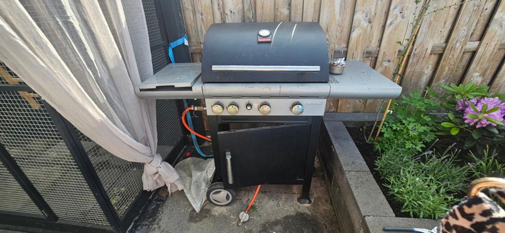 Gebruikte BBQ met gaspit en hoes - Schoonmaak nodig, Ophalen
