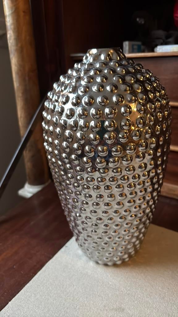 Glimmende zilverkleurige vaas met smalle opening, Overige kleuren, Ophalen of Verzenden, Minder dan 50 cm, Glas